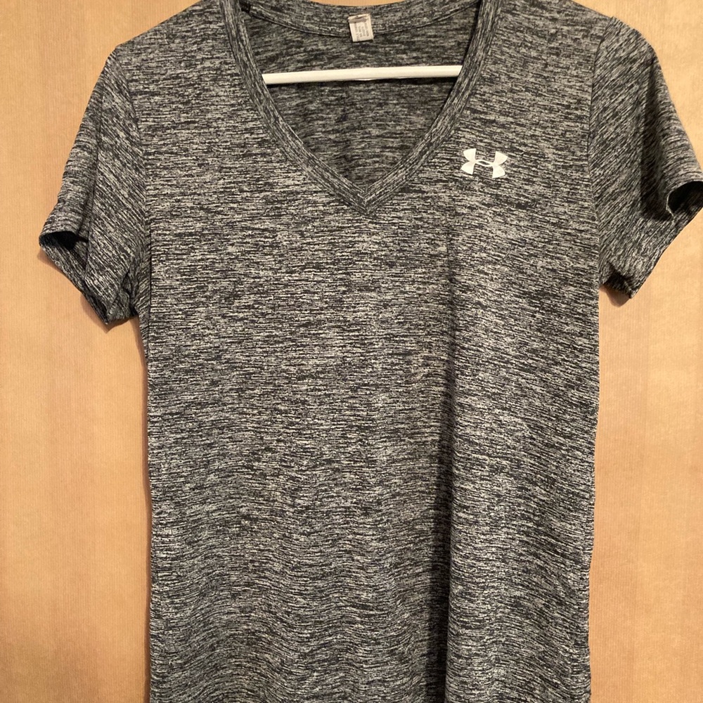 Women’s Under Armour top size small
